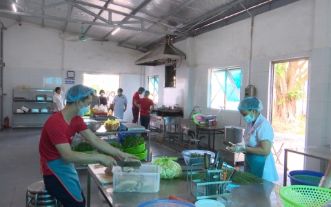 Kiểm tra an toàn thực phẩm các bếp ăn tập thể trên địa bàn thành phố Thái Bình 