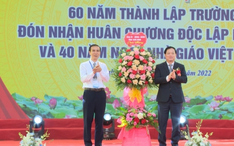 Trường THPT Quỳnh Côi kỷ niệm 60 năm thành lập trường và đón nhận Huân chương Độc lập Hạng Ba