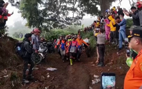 Số người thiệt mạng do núi lửa Indonesia phun trào tăng 