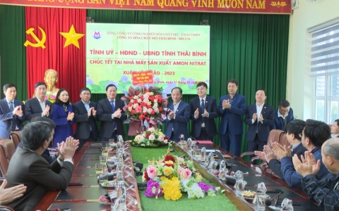Các đồng chí lãnh đạo tỉnh chúc Tết các doanh nghiệp trên địa bàn huyện Thái Thụy