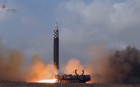 Triều Tiên phóng tên lửa 