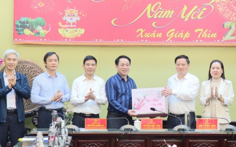 Đồng chí Chủ tịch UBND tỉnh kiểm tra chúc Tết tại huyện Hưng Hà và Đông Hưng 