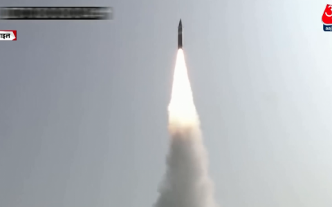 Ấn Độ lần đầu phóng thử tên lửa đa đầu đạn