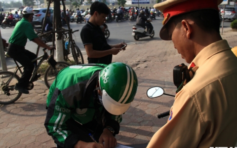 Kỷ luật 21 cán bộ, chiến sĩ CSGT 'làm luật' như ảo thuật ở Hà Nội