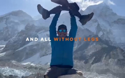 Cựu binh cụt 2 chân chinh phục thành công đỉnh Everest
