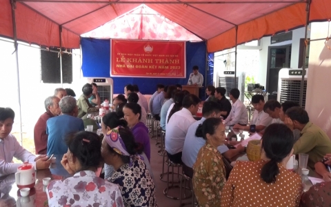 Trao nhà Đại đoàn kết cho hộ nghèo tại xã Tây Đô, huyện Hưng Hà