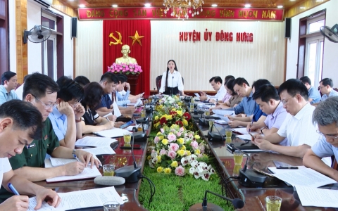 Thông qua kết quả giám sát việc lãnh đạo, chỉ đạo, thực hiện Kết luận số 76 của Bộ Chính trị và Nghị quyết số 04 tại huyện Đông Hưng.