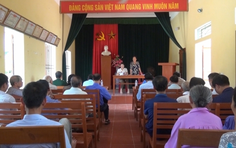 Dự sinh hoạt tại chi bộ Đảng thôn Chiềng La, xã Thái Hưng, Huyện Hưng Hà