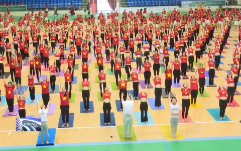 Hơn 1.200 người tham gia đồng diễn hưởng ứng ngày quốc tế Yoga
