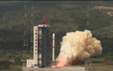 Trung Quốc phóng thêm vệ tinh lên không gian