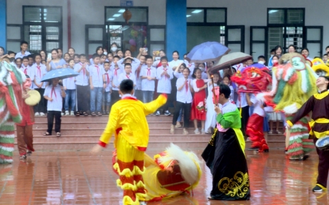 Trường THCS Hoàng Diệu, TP Thái Bình tổ chức Trung thu yêu thương 