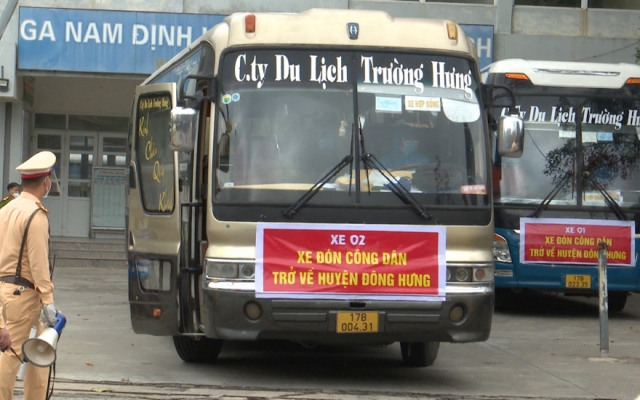 Quê hương dang rộng vòng tay đón người về