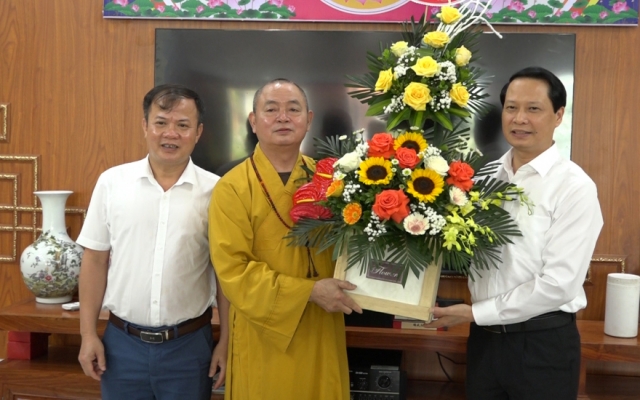 Đồng chí Trưởng ban Nội chính Tỉnh ủy chúc mừng nhân dịp Đại lễ Phật đản