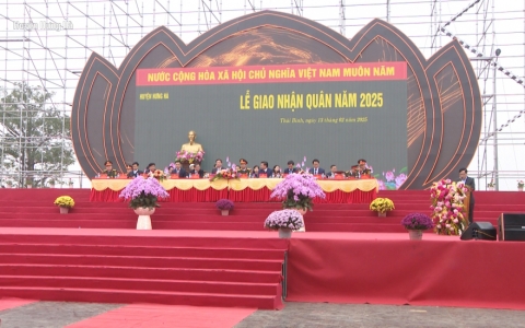 Đồng chí Nguyễn Khắc Thận, Bí thư Tỉnh ủy dự lễ giao nhận quân năm 2025 tại huyện Hưng Hà