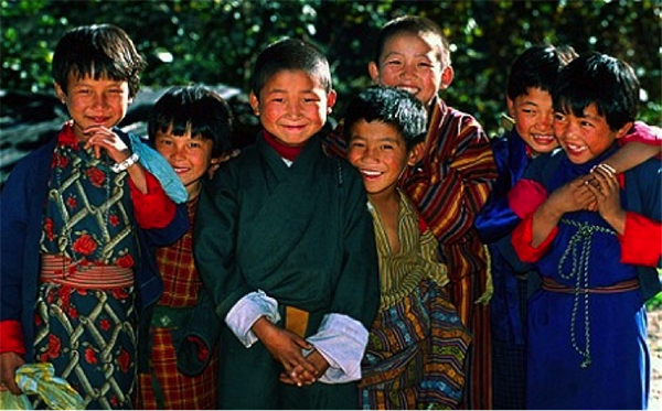 wanderlusttips-hanh-phuc-gian-di-cua-ngoi-dan-bhutan-3